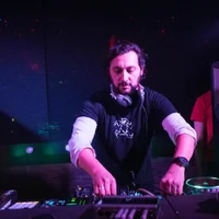 Фото песни Kechasi pichir pichir bidir bidirlaydigan bo`p qoldim от Shaxram