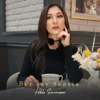 Фото песни Her Şey Sensin от Hilola Samirazar